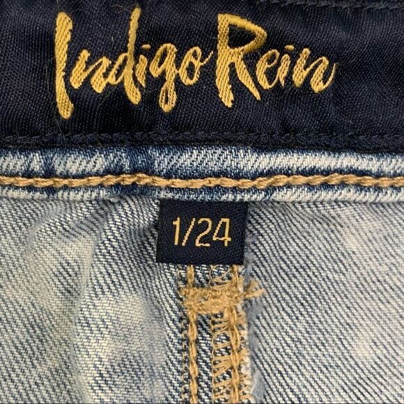 Indigo Rein Recycled Juniors Acid Wash Distressed Denim Bermuda Shorts, Sz 1/24 - Picture 3 of 14